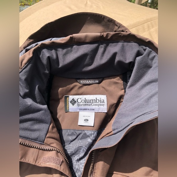 Like new Columbia Titanium jacket - Picture 4 of 10